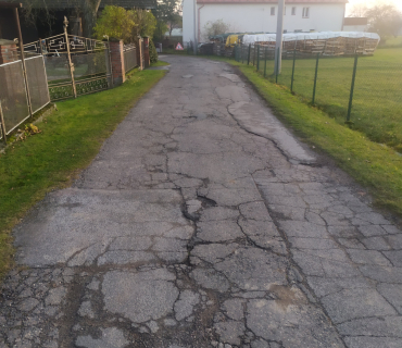 Oprava komunikace od hospody ke zvoničce-původní stav
